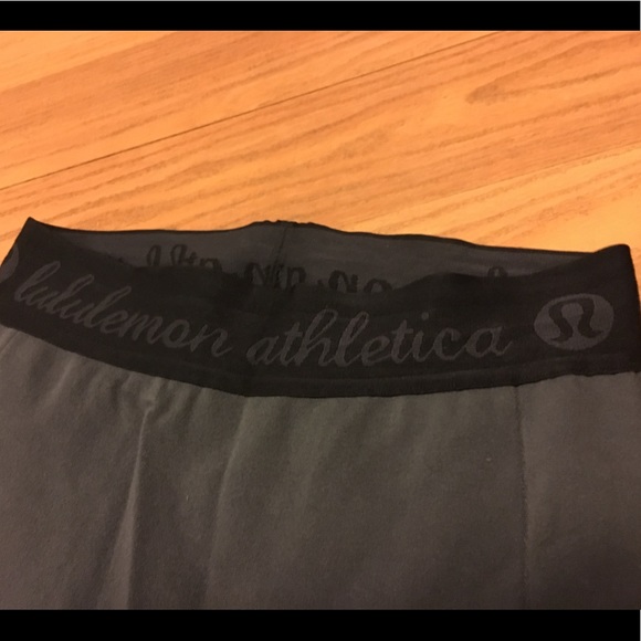 Gray lulu leggings with pretty cut outs - Picture 2 of 3